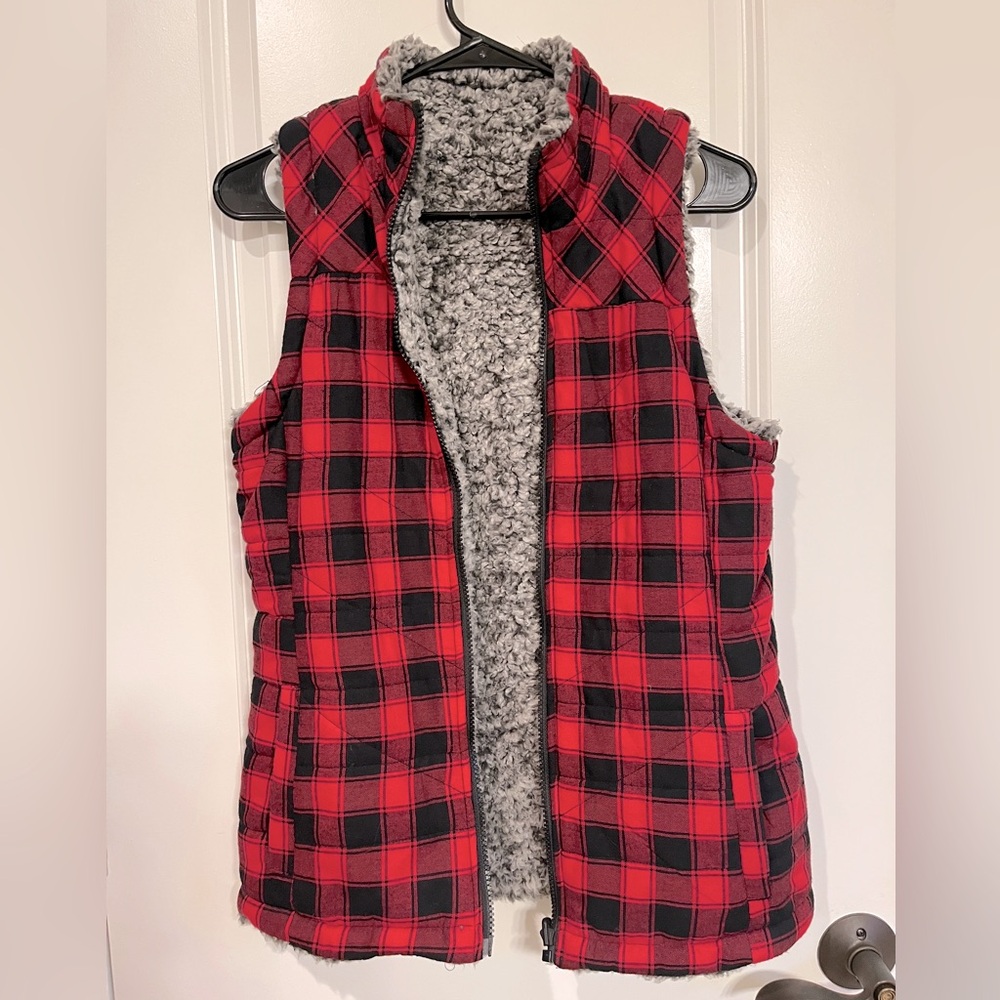 Maurices Womens XS Reversable Sherpa and Plaid Vest with Pockets